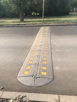 Лежачий полицейский искусственная дорожная неровность ИДН-900 6 метров