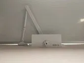 Дверной доводчик для двери морозостойкий до 95 кг mantella белый