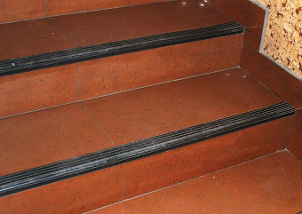 Накладка на ступень окантовка резиновая 1185*60/50*20 